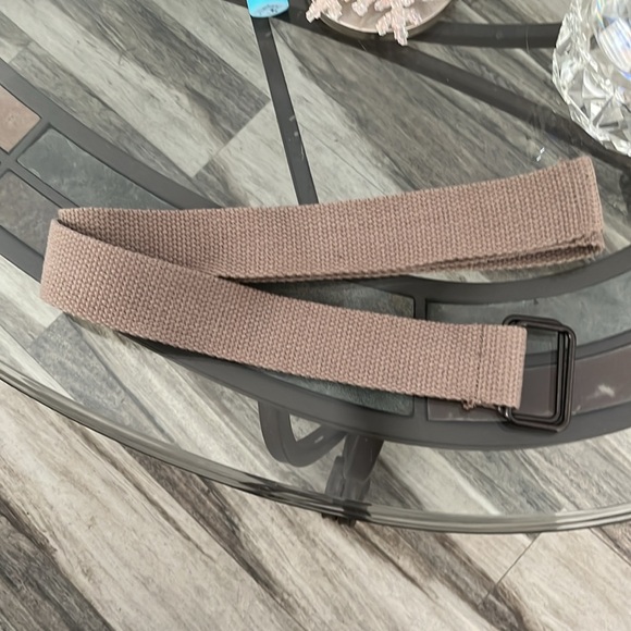 ADJUSTABLE FABRIC BELT 49in TOTAL LENGTH TAN COLOR BRAND NWOT UNKNOWN - Picture 3 of 3